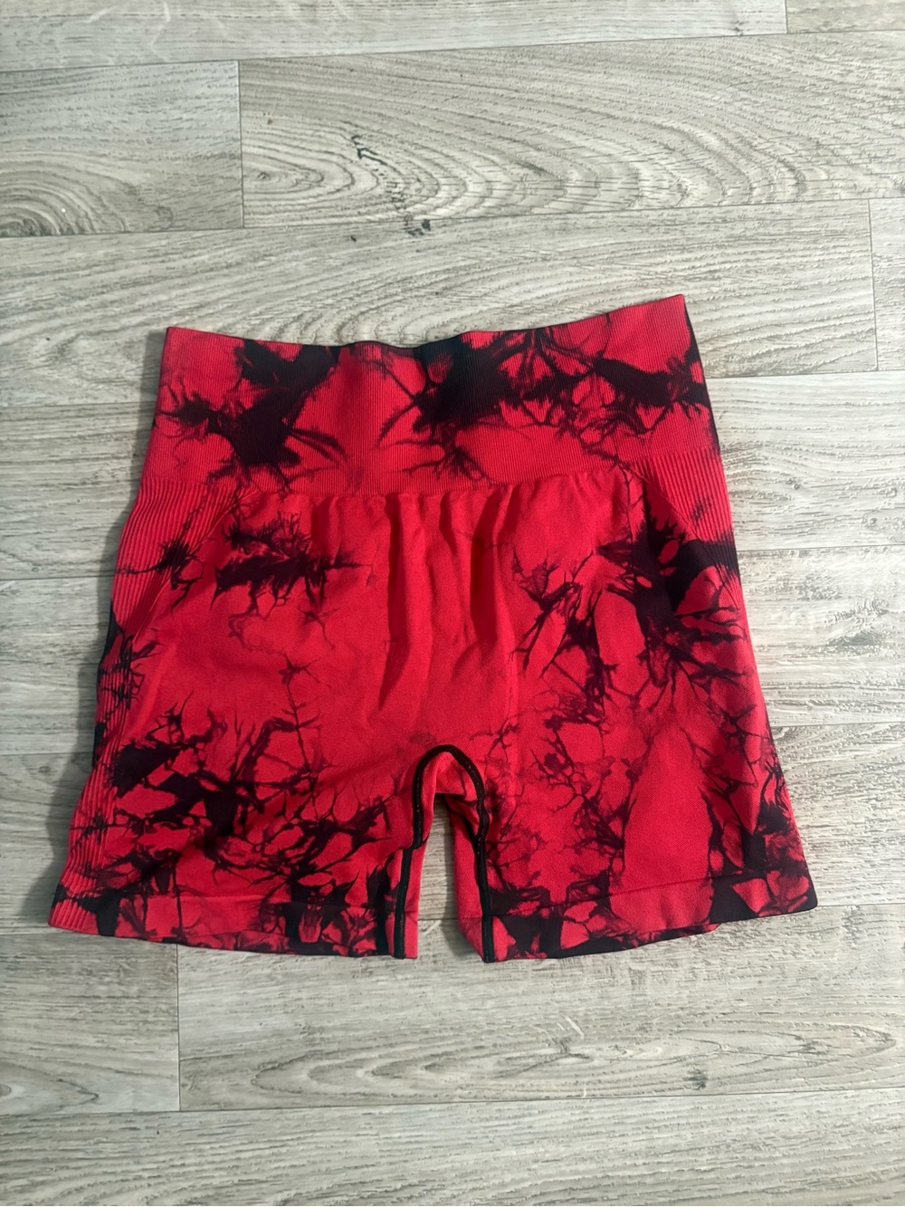 Red and Black Tie-Dye Seamless Bike Shorts